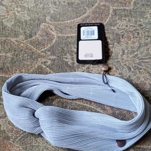 Pleated wide headband